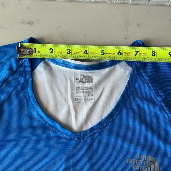 The North Face Women’s Striped Blue Performance Tee Size L - Picture 10 of 13